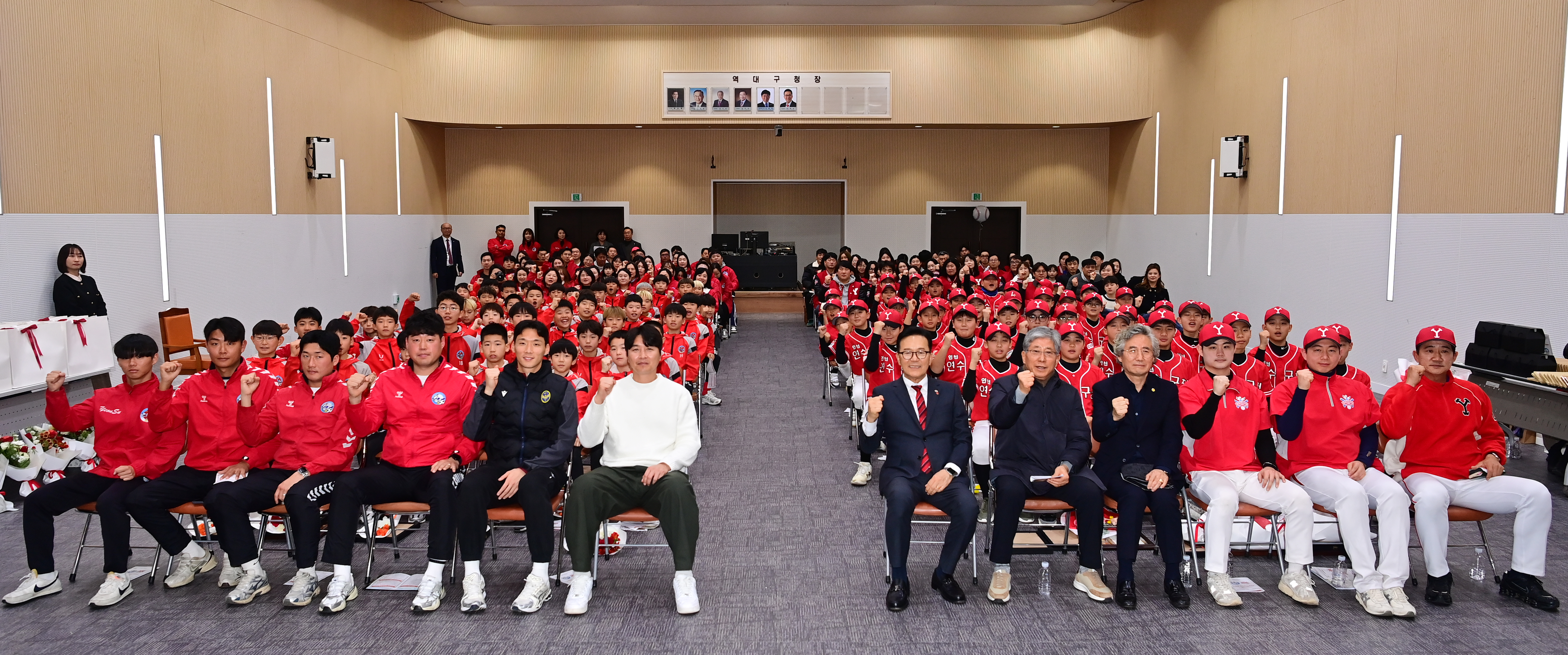 연수구청 유소년 스포츠단은 지난 10일 대회의실에서 졸업식을 성황리에 개최했다